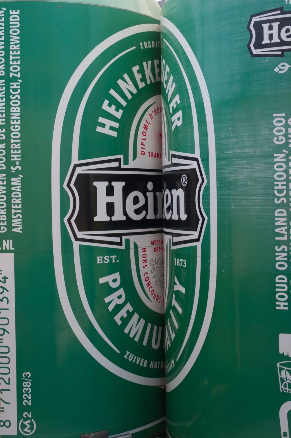 Overnachten in een Heineken sixpack