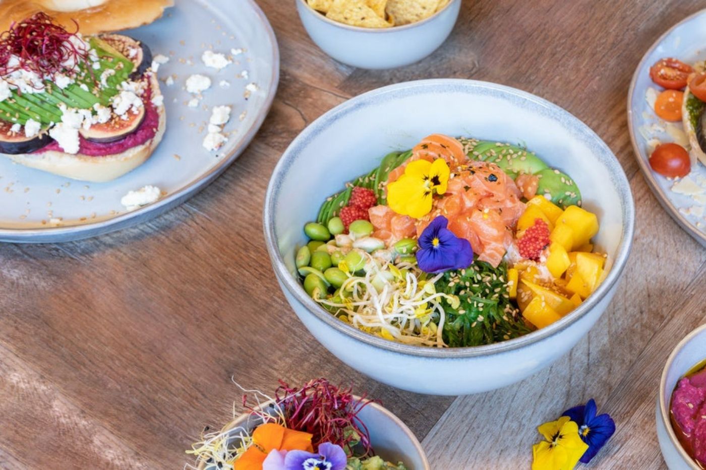 Geniet van een avocado lunch