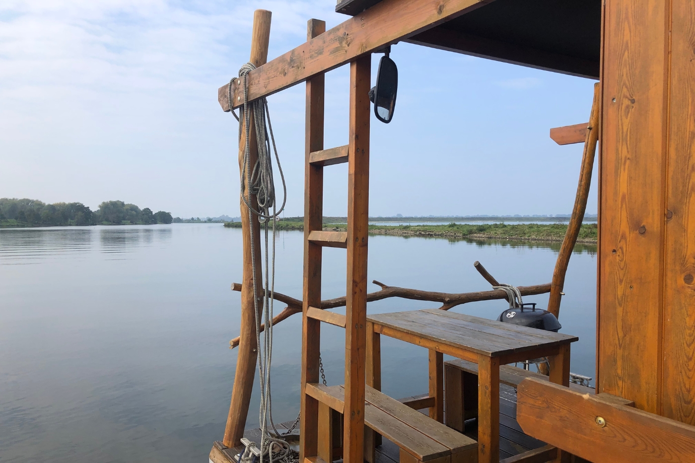 Varen en slapen op een vlot