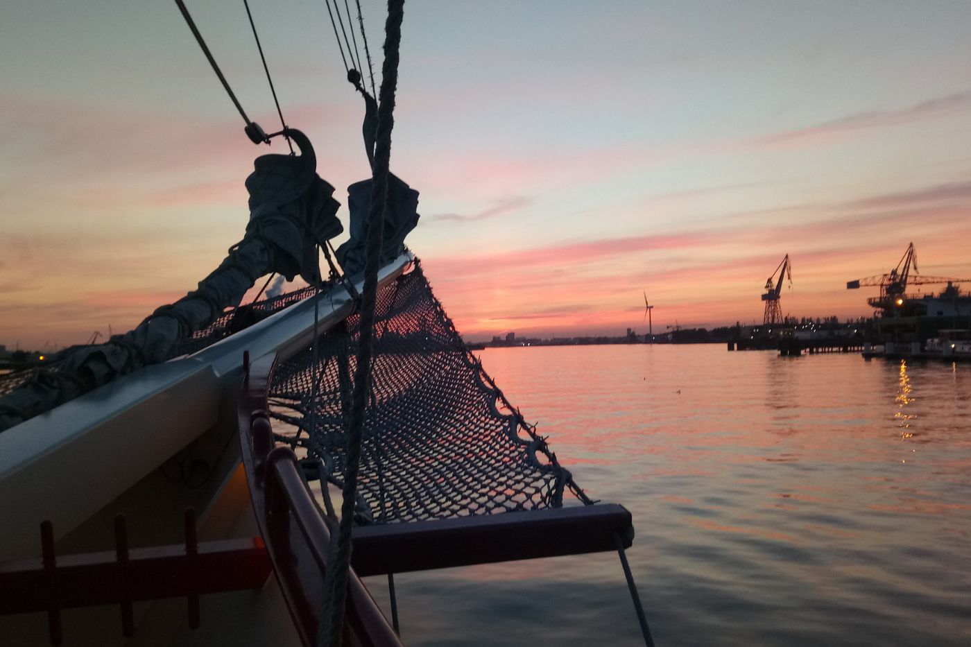 Sunset cruise over het IJsselmeer