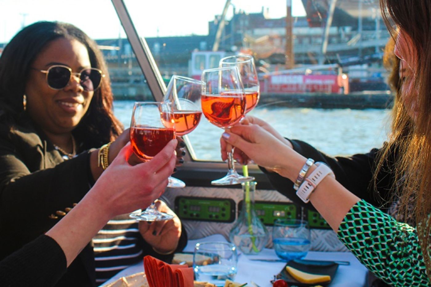Cheese en wine cruise