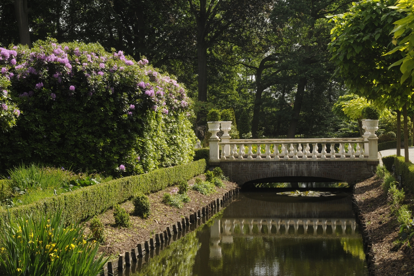 Tuin met brug kasteel overnachting cadeau