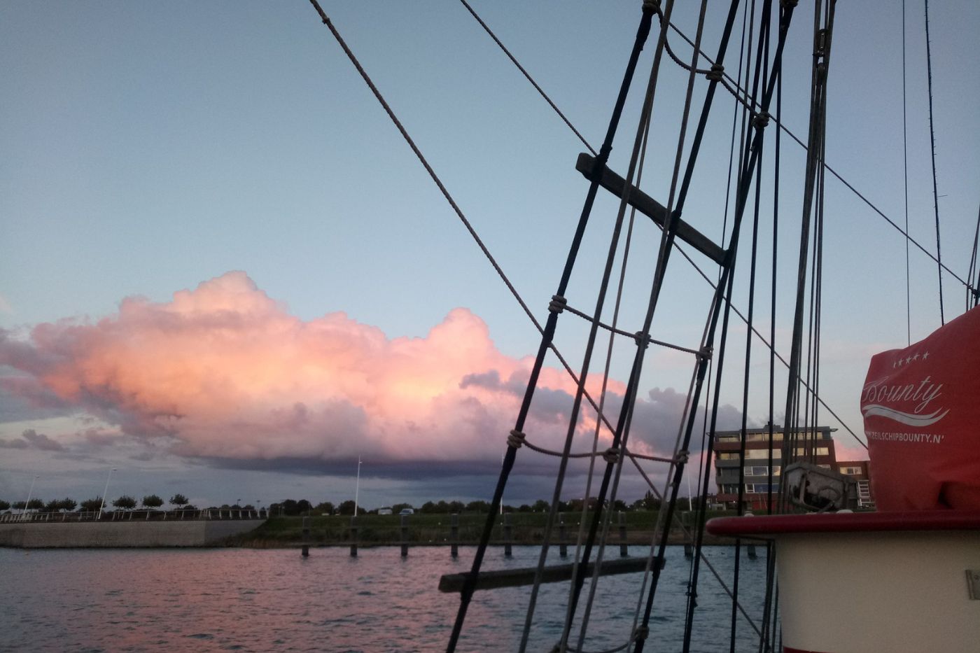 Sunset cruise over het IJsselmeer