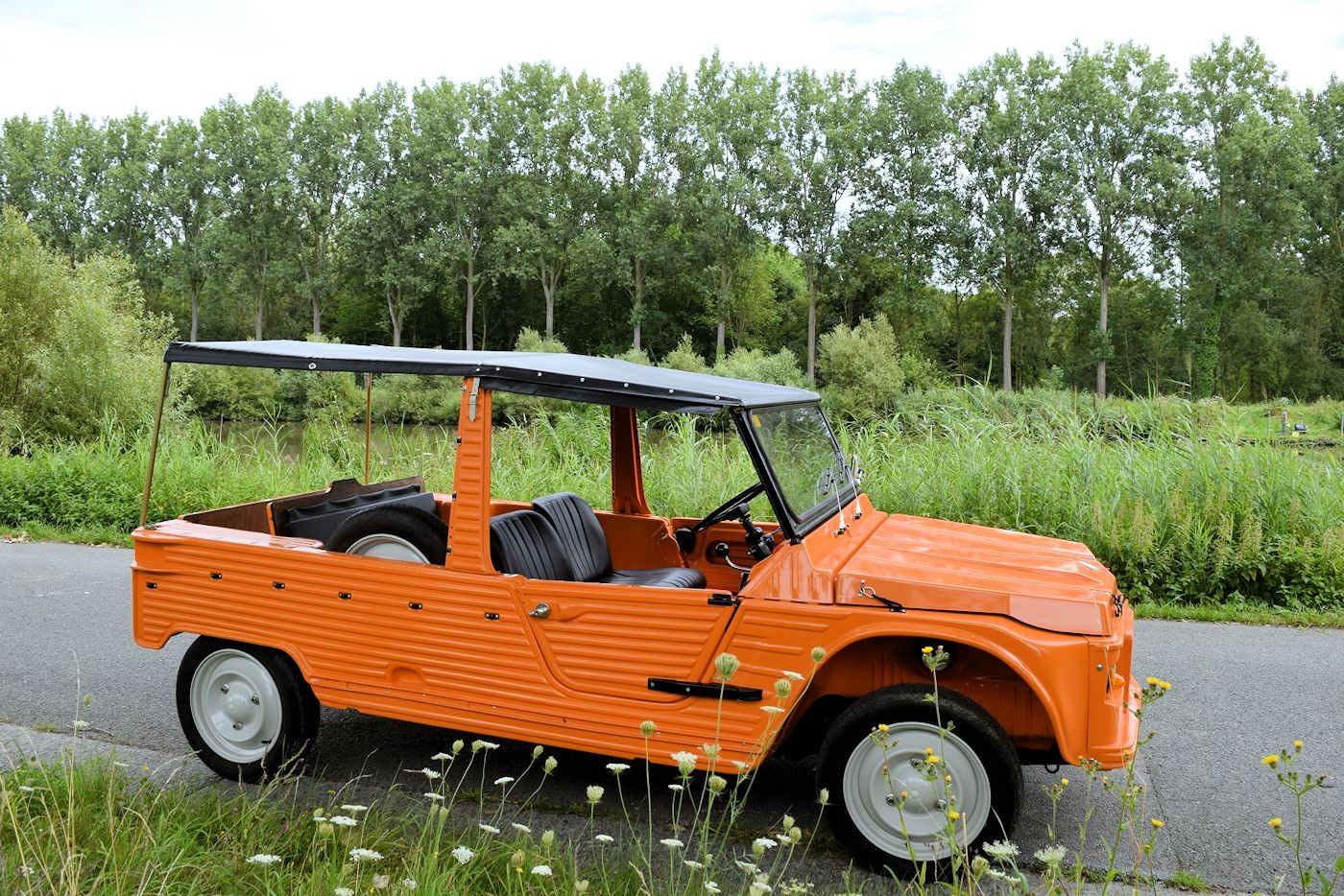 Toeren in een Mehari