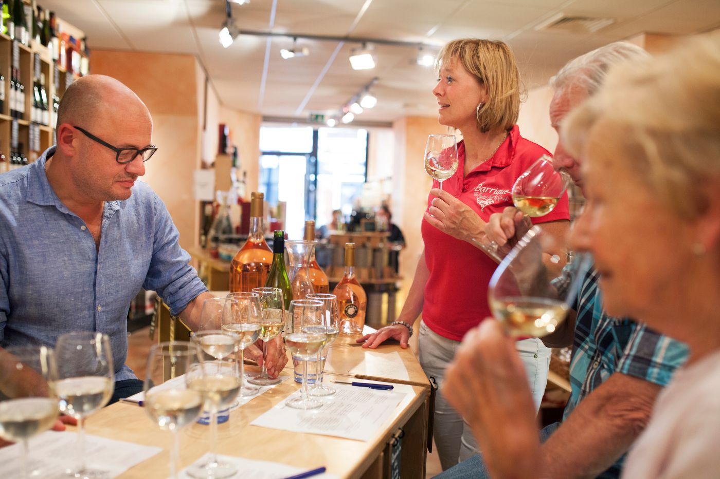 Wijnproeverij door vinoloog