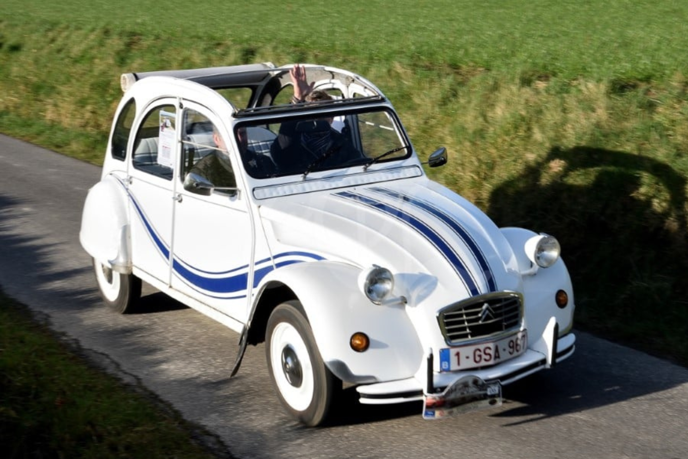 Toeren in een 2cv