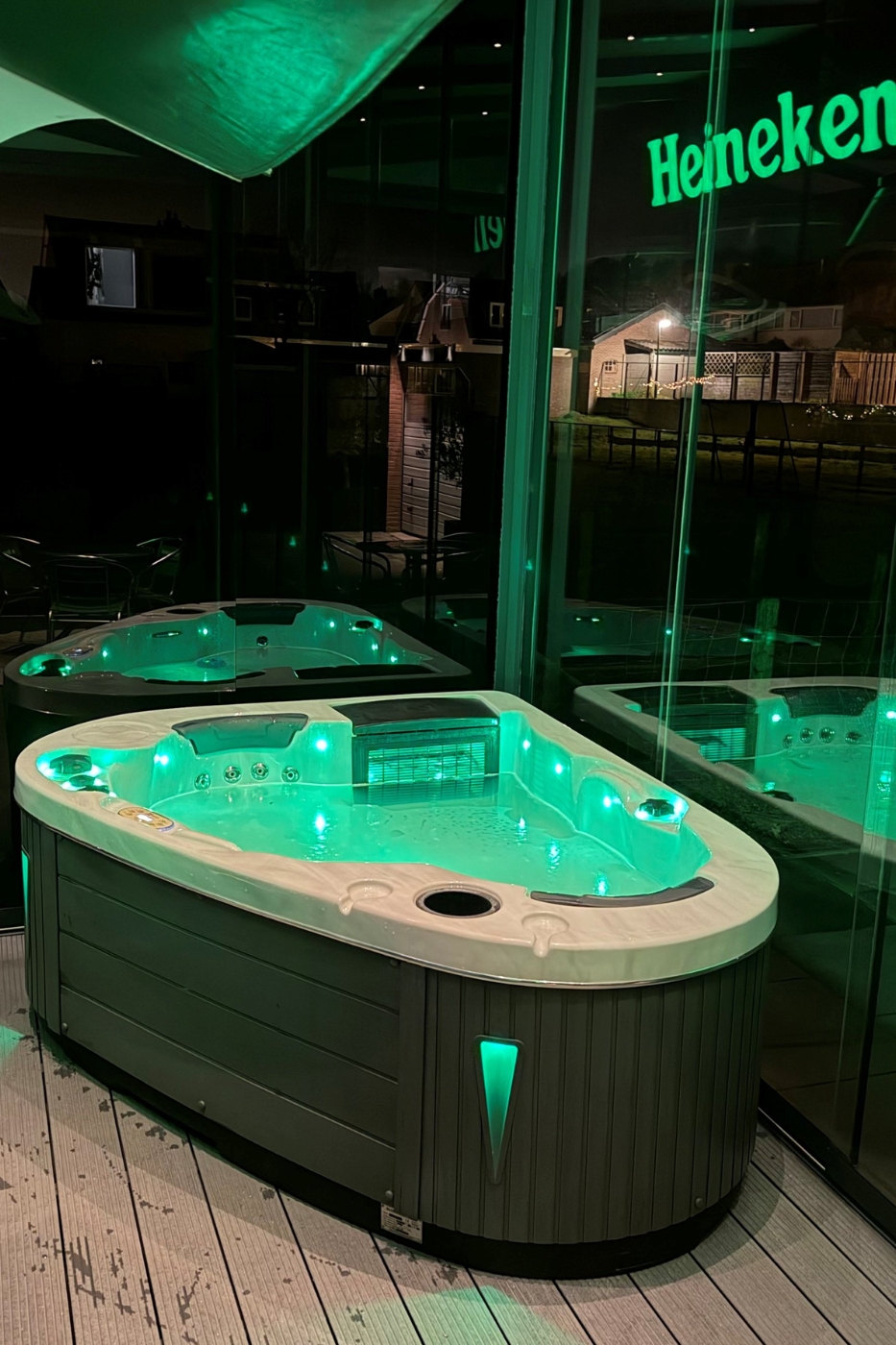 Overnachten in een Heineken sixpack