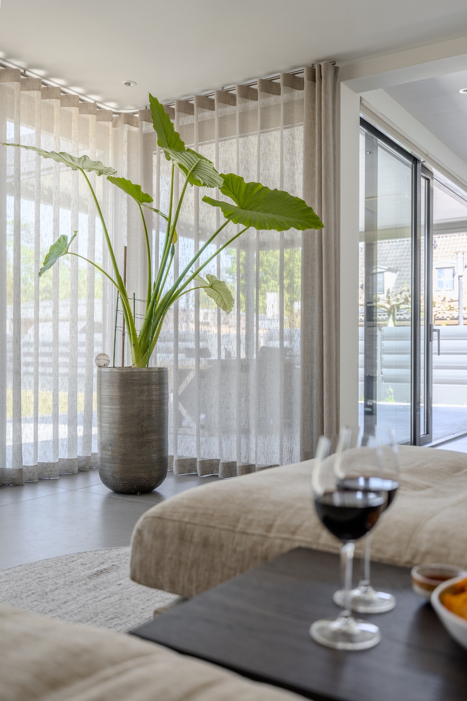 b&b wellness met bioscoop plant en gordijnen cadeau