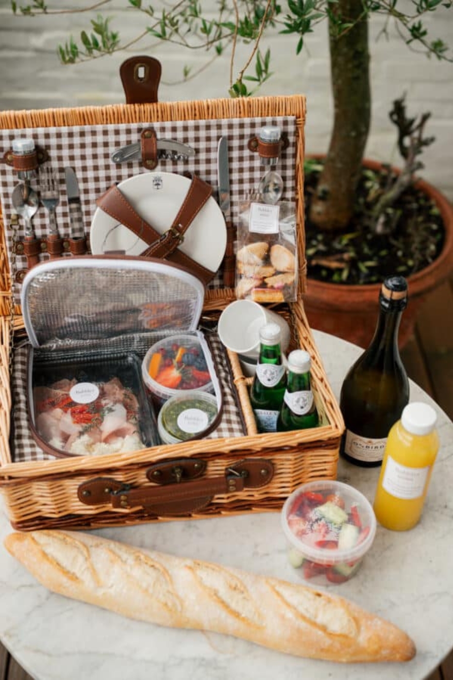 picknicken in het bos picknickmand
