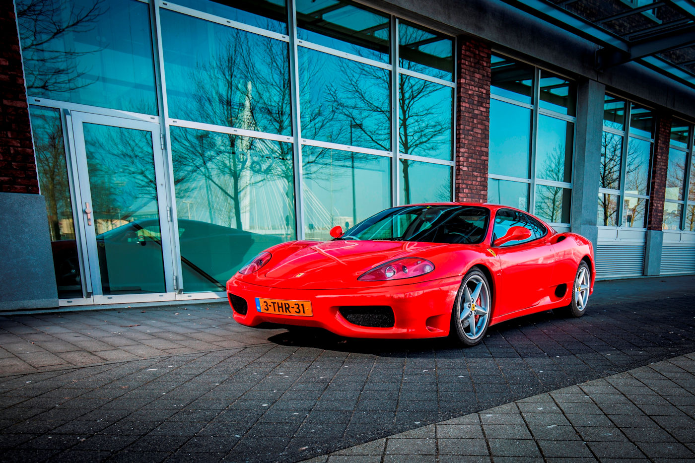 Een Ferrari besturen en overnachten