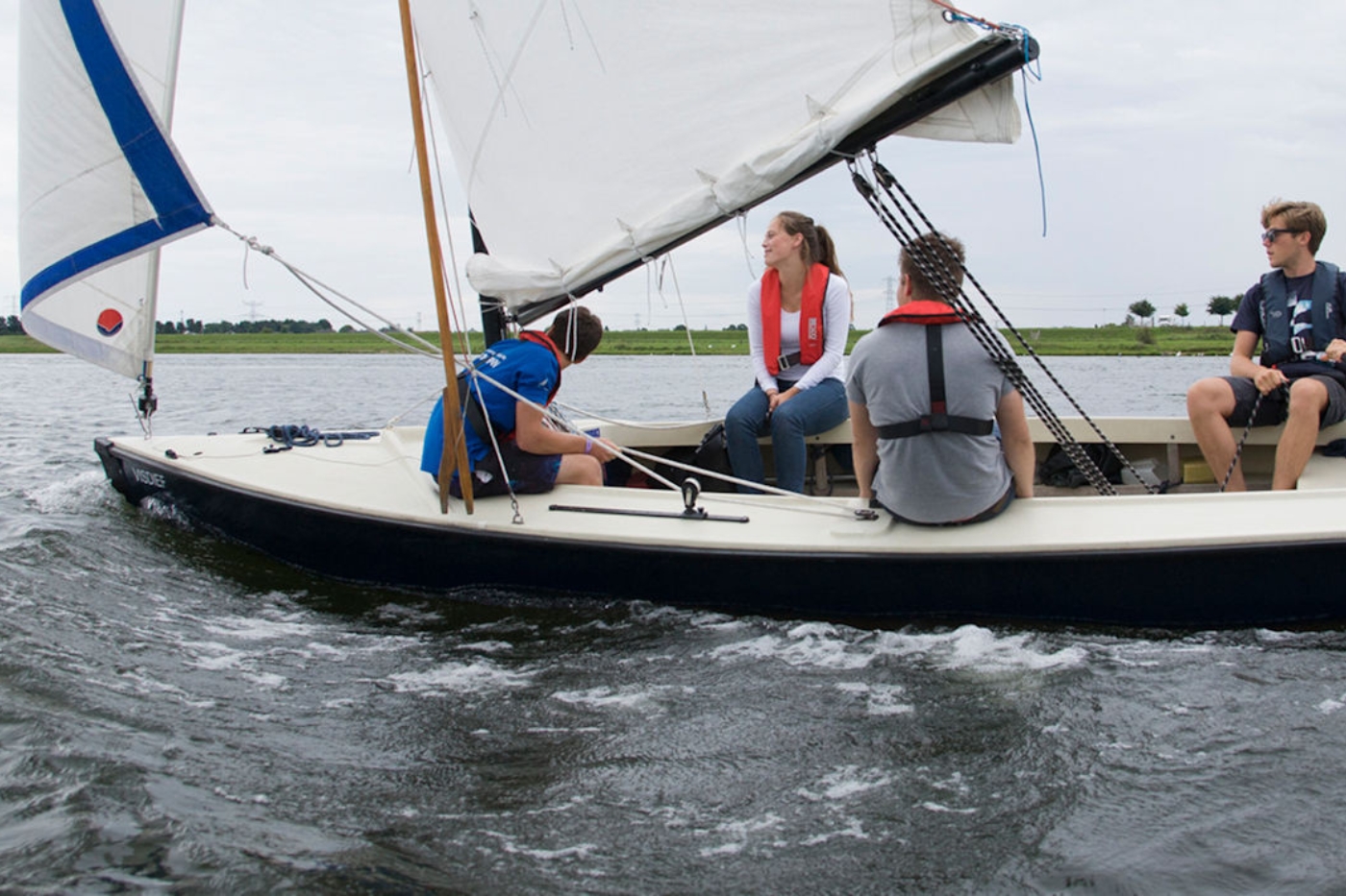 Zeilen en overnachten op het water