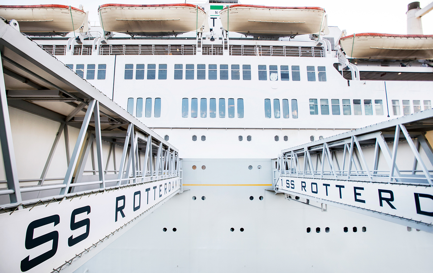 cadeaubon Diner op het ss Rotterdam gangway