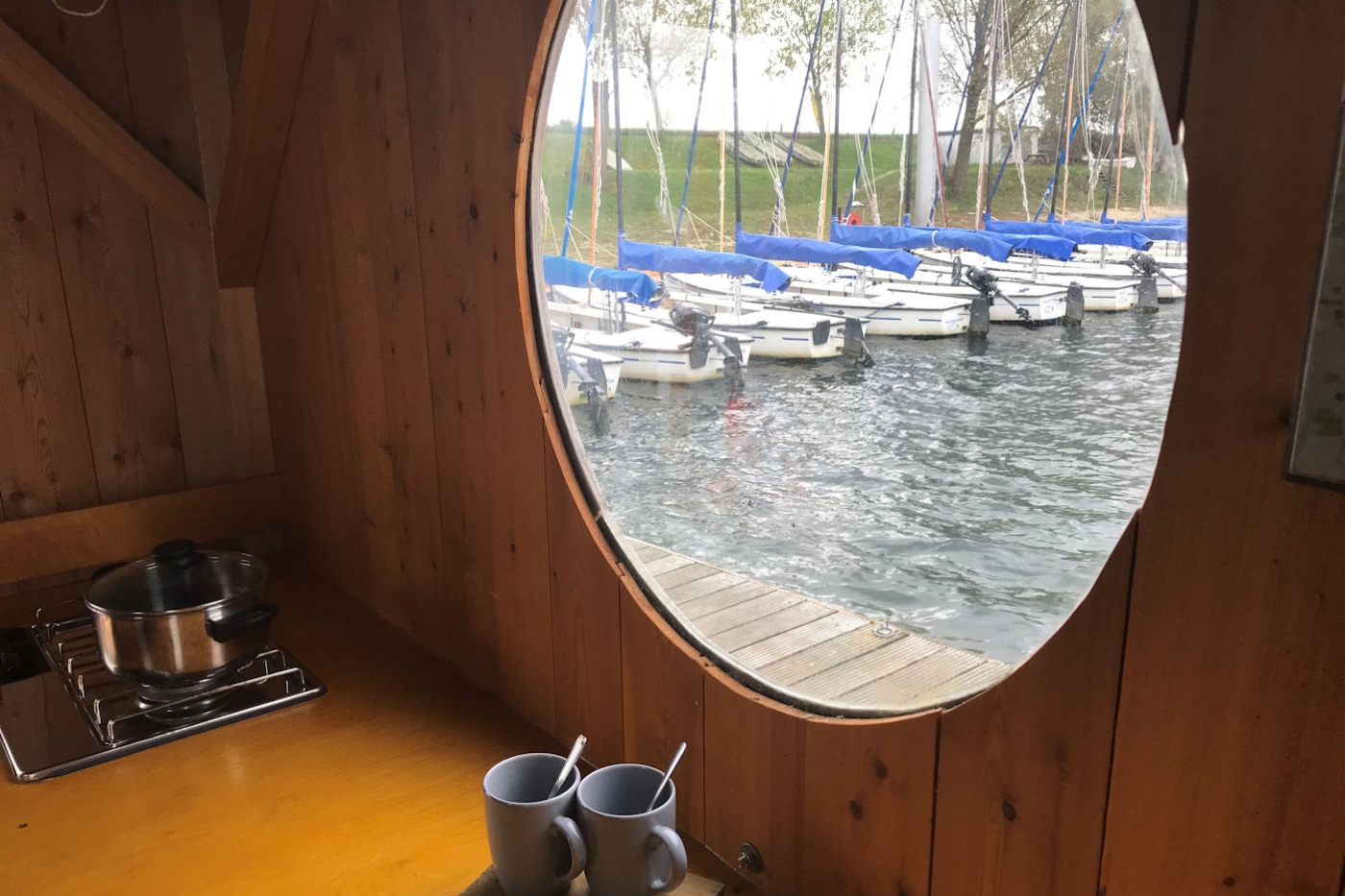 Varen en slapen op een vlot