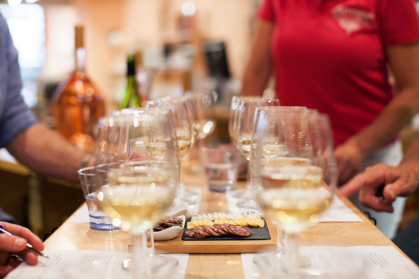 Wijnproeverij door vinoloog