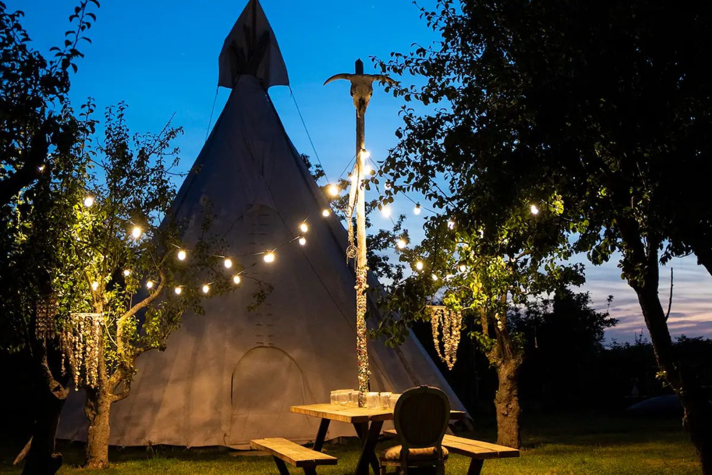 cadeau voor haar slapen in een tipi