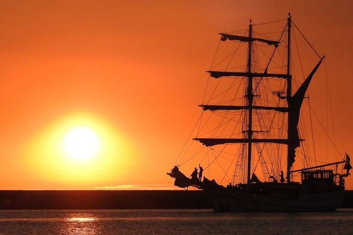 Sunset cruise over het IJsselmeer
