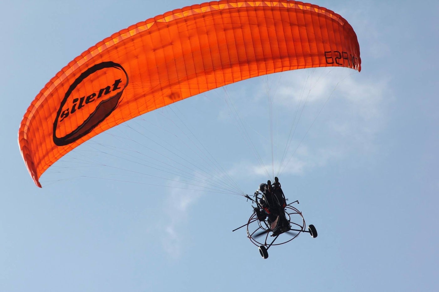 Initiatievlucht met een paramotor