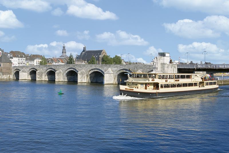 Brunchen en varen op de Maas