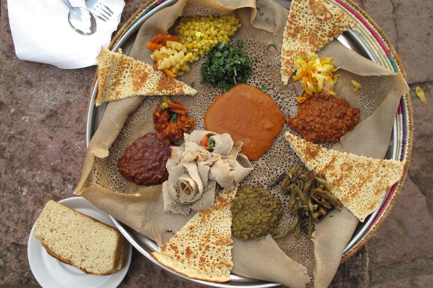 Dineren met handen in klein Ethiopië cadeau