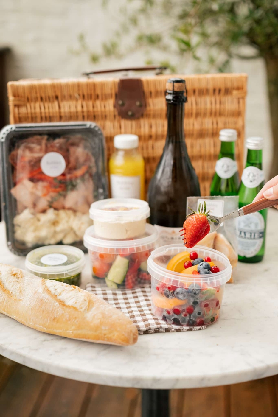picknicken in het bos lekkernijen