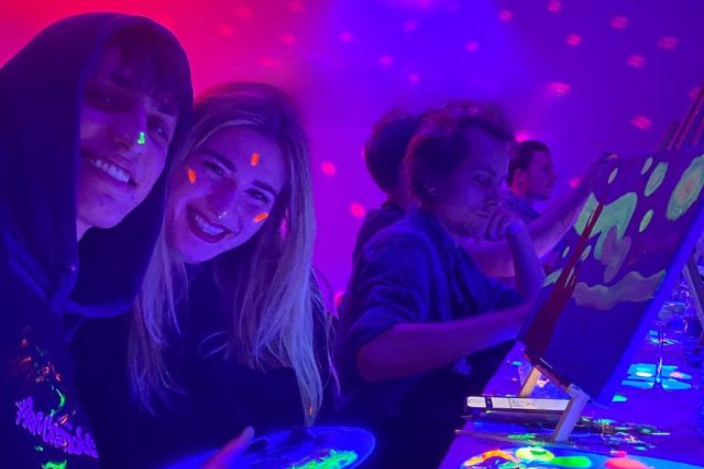 Cadeau voor samen Glow in the dark schilderen